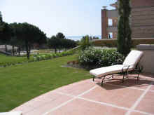 view patio_WEB.jpg (23367 bytes)